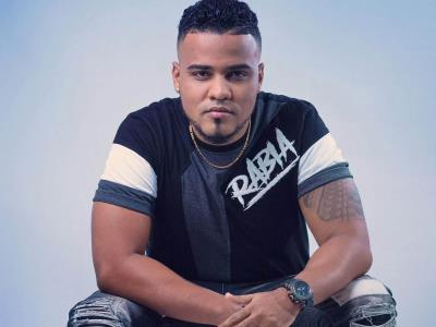 DJ Alexis firma contrato global por 150 mil dólares