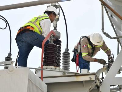Edeeste ejecuta descarga de circuito para mejorar servicio en SDE