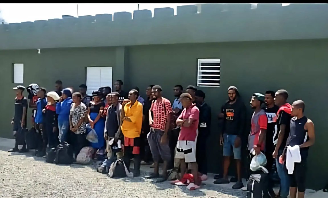 Ejército detiene 30 haitianos indocumentados en comunidades de San Juan