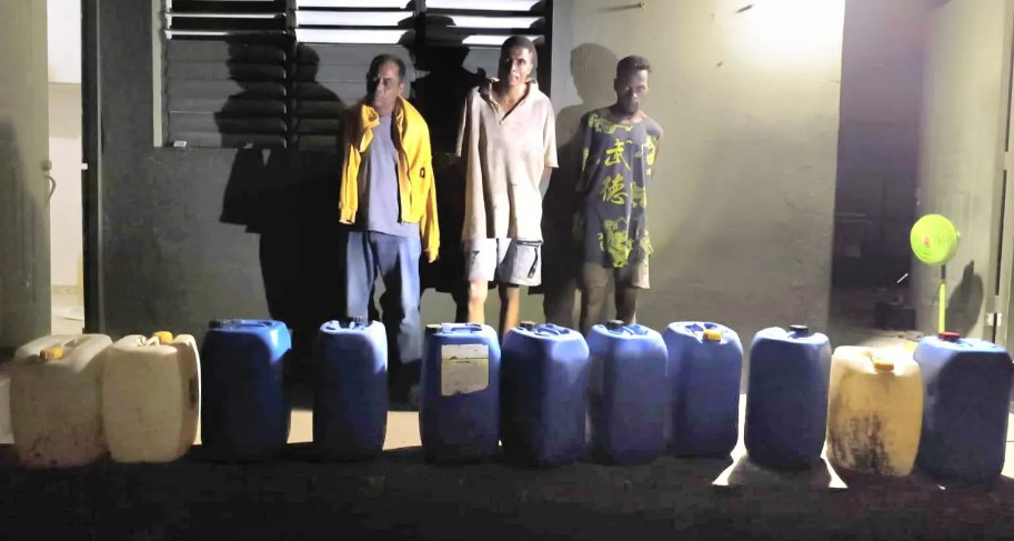 Ejército detiene a dominicano y dos haitianos con 55 galones de clerén en Dajabón