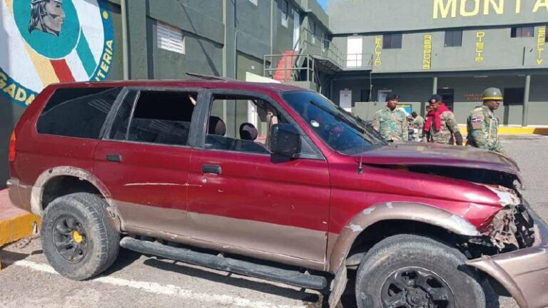 Ejército intercepta yipeta con 14 haitianos indocumentados tras persecución en Vallejuelo, San Juan