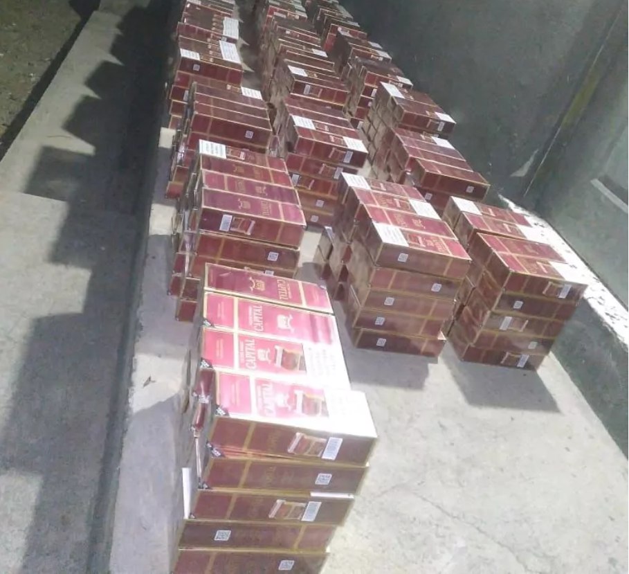 Ejército ocupa contrabando de cigarrillos en unos matorrales en Dajabón