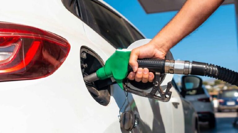 El Gobierno mantiene los precios de los combustibles esenciales, pero aumentará los demás