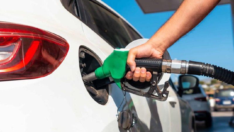 El Gobierno mantiene los precios de los combustibles esenciales, pero aumentará los demás