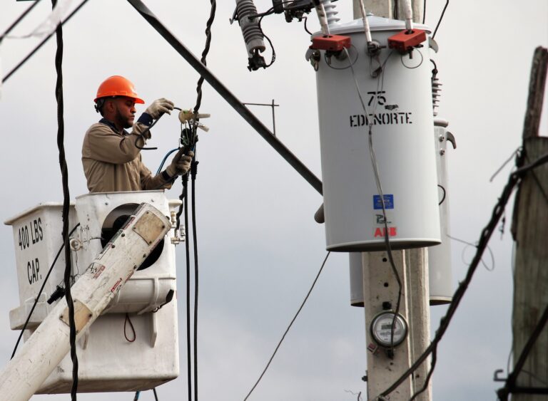 El Gobierno no logra frenar pérdidas en las distribuidoras de electricidad