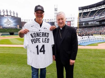 El papa le envía un regalo a leyenda de Medias Blancas Paul Konerko