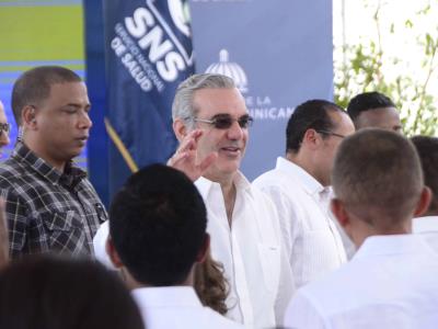 El presidente Luis Abinader entrega oficinas estatales en Duarte