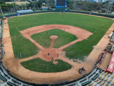 El Quisqueya no será construido para entregarlo a “manos privadas”