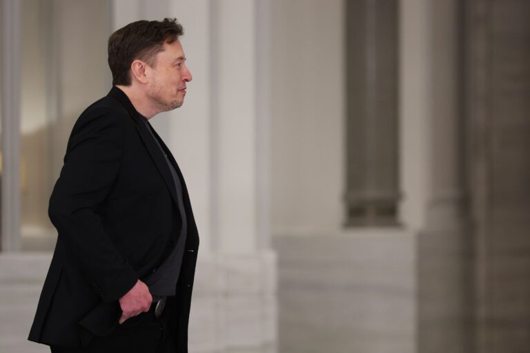 Elon Musk ya tiene permiso para alimentar Grok con sus turbinas de gas contaminantes