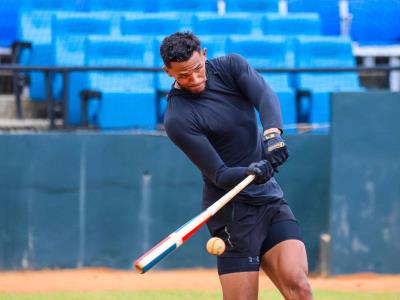 Erik González inicia entrenamientos para debutar con Atléticos de PP