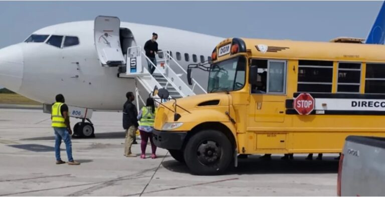 Estados Unidos repatria 102 dominicanos que cumplieron condenas por delitos federales