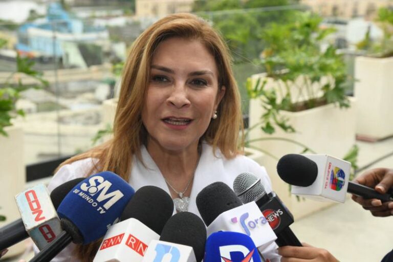 Estoy de acuerdo, así es: La respuesta de Carolina Mejía a la advertencia de Abinader