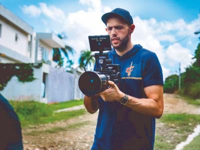 Estreno de la película A tiro limpio con el cineasta Jean Guerra