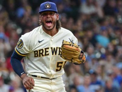 Freddy Peralta, dominante en triunfo de Cerveceros ante Nacionales