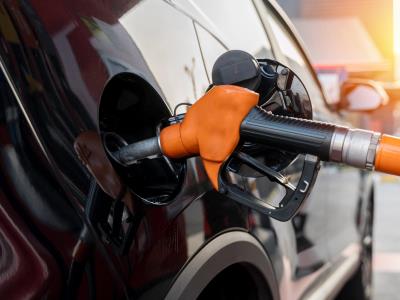 Gobierno deja sin variación precios de los principales combustibles
