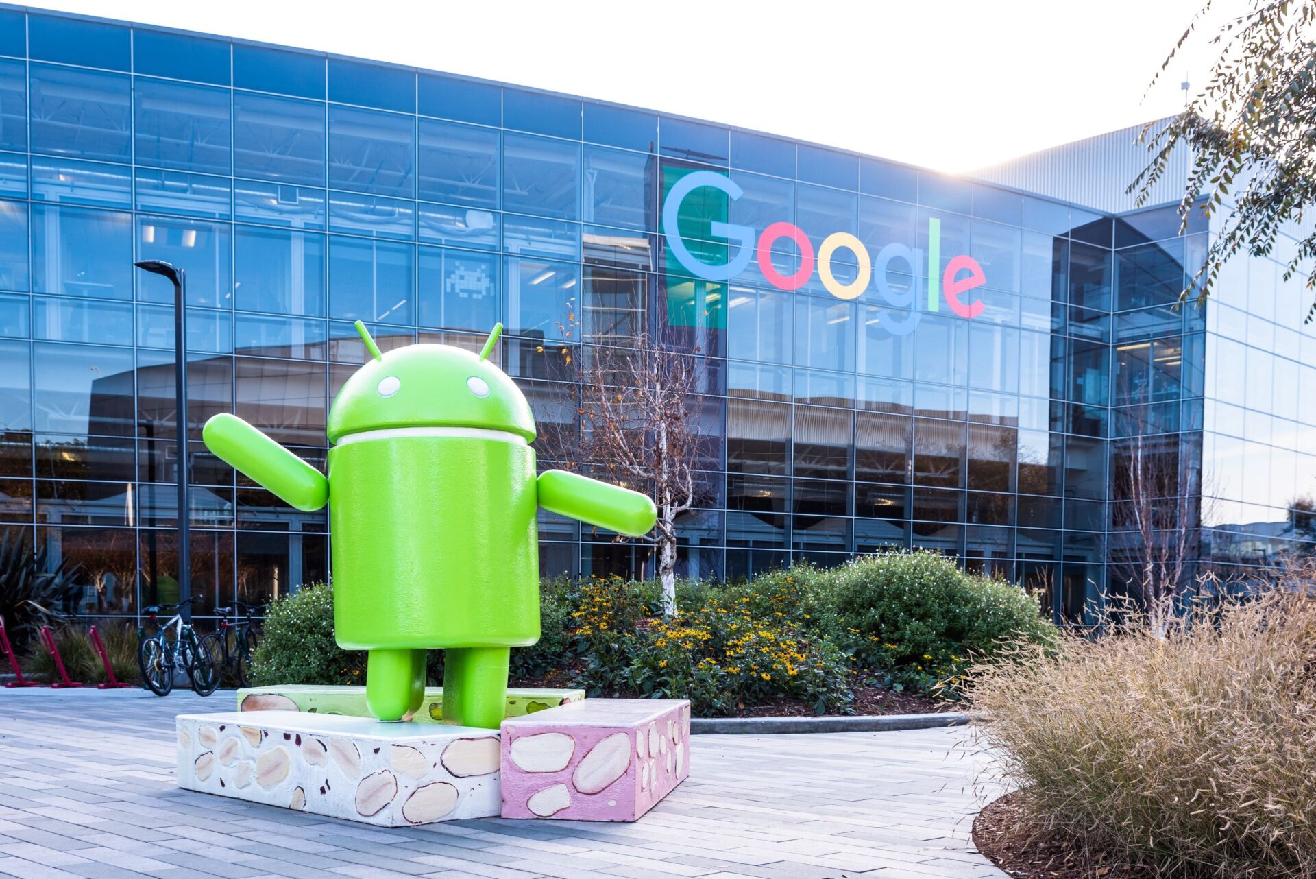 Google unificará Android y Chrome OS para competir de tú a tú con Apple