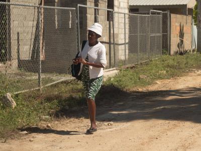 Haitianos salen del radar público y se adaptan a vivir en la sombra