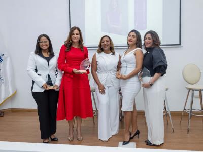 Irene Morillo pone en circulación su primer libro