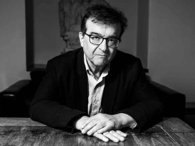 Javier Cercas es investido doctor honoris causa en Perú