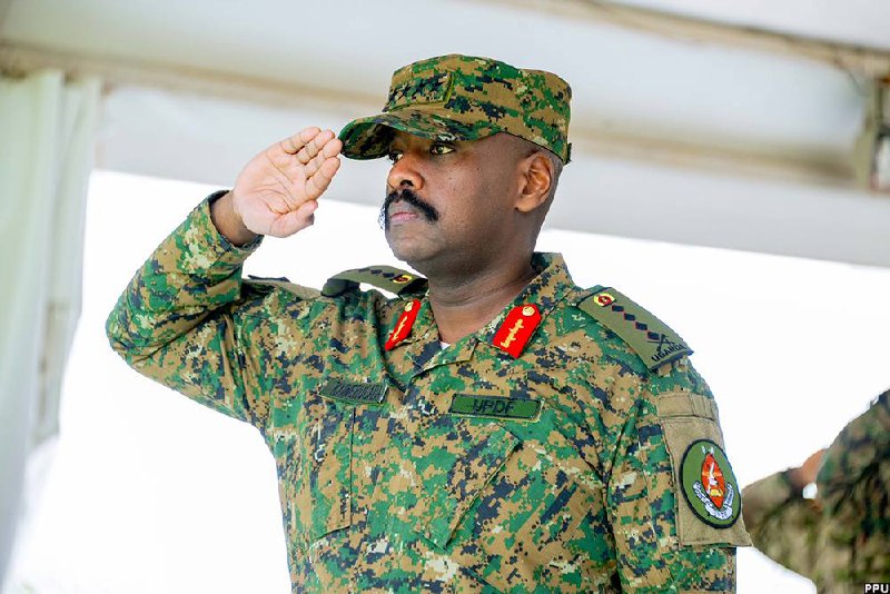 Jefe militar de Uganda se burla de tropas kenianas y afirma que podría recuperar Puerto Príncipe en un mes