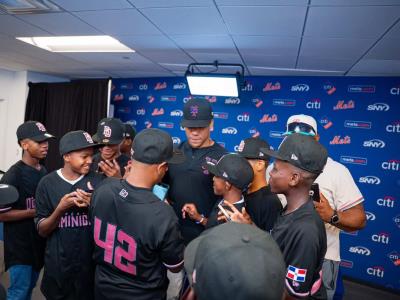 Juan Soto recibe en NY a la Selección Nacional de Béisbol Sub-12