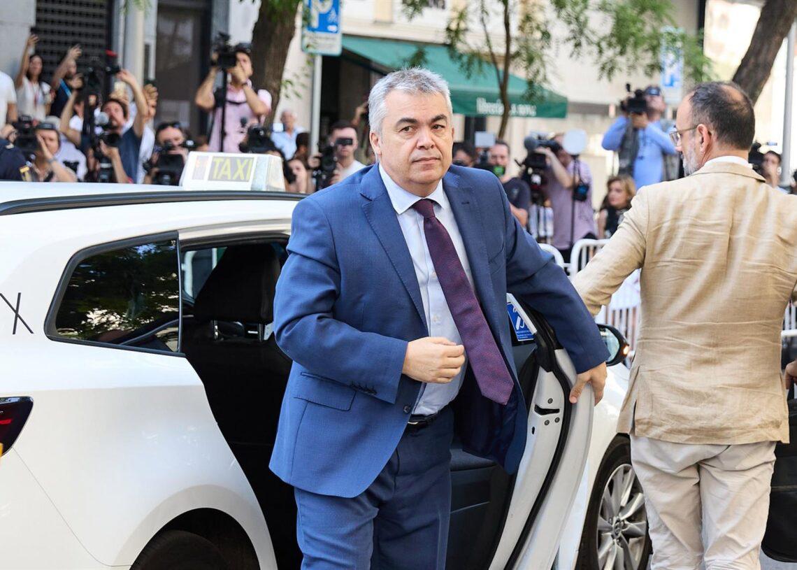 Juez español envía a cárcel sin fianza al exnúmero tres socialista por presunta corrupción