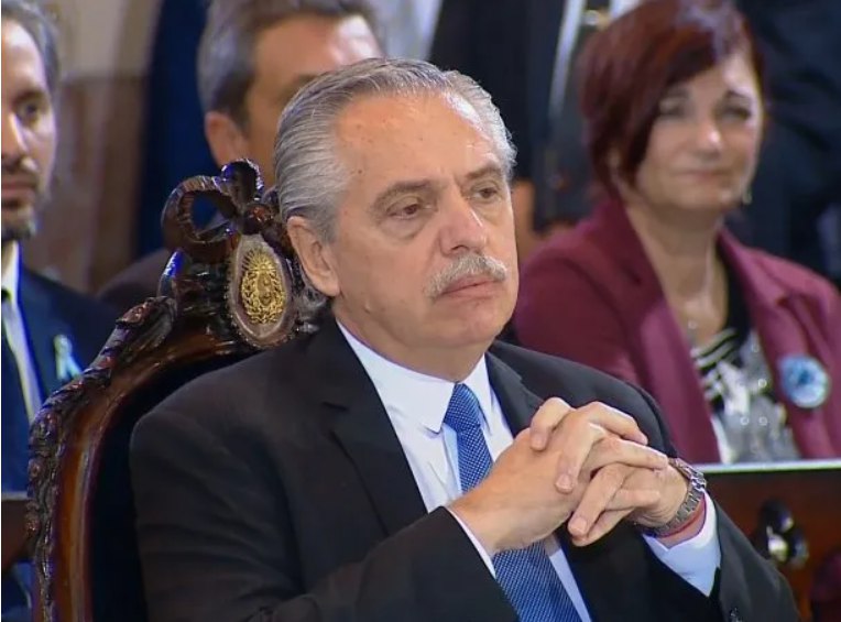 Justicia procesa al expresidente Alberto Fernández