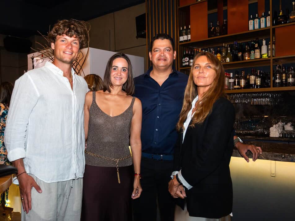 Noah Amstutz, Larissa Garcia, Maikel Guerrero y Olivia Amstutz.