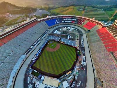 La MLB tiene todo listo para el partido en la pista de NASCAR