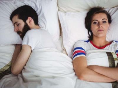 ¿La parejas que duermen separadas duermen mejor?