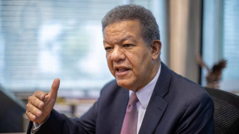 Leonel Fernández: "No doblar a la izquierda por una avenida va a generar tapones por otro lado"