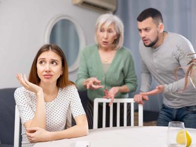Los suegros no deben meterse donde no los llaman