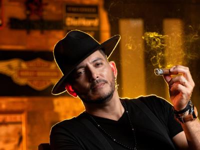 Max Max presenta su primer álbum A media luz