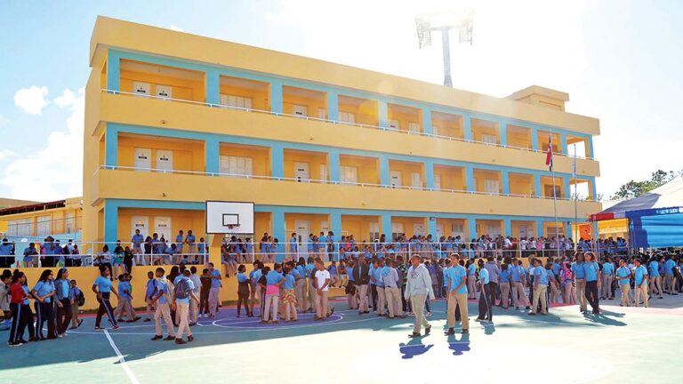 Menos estudiantes haitianos procuran inscripciones en escuelas por temor a repatriaciones