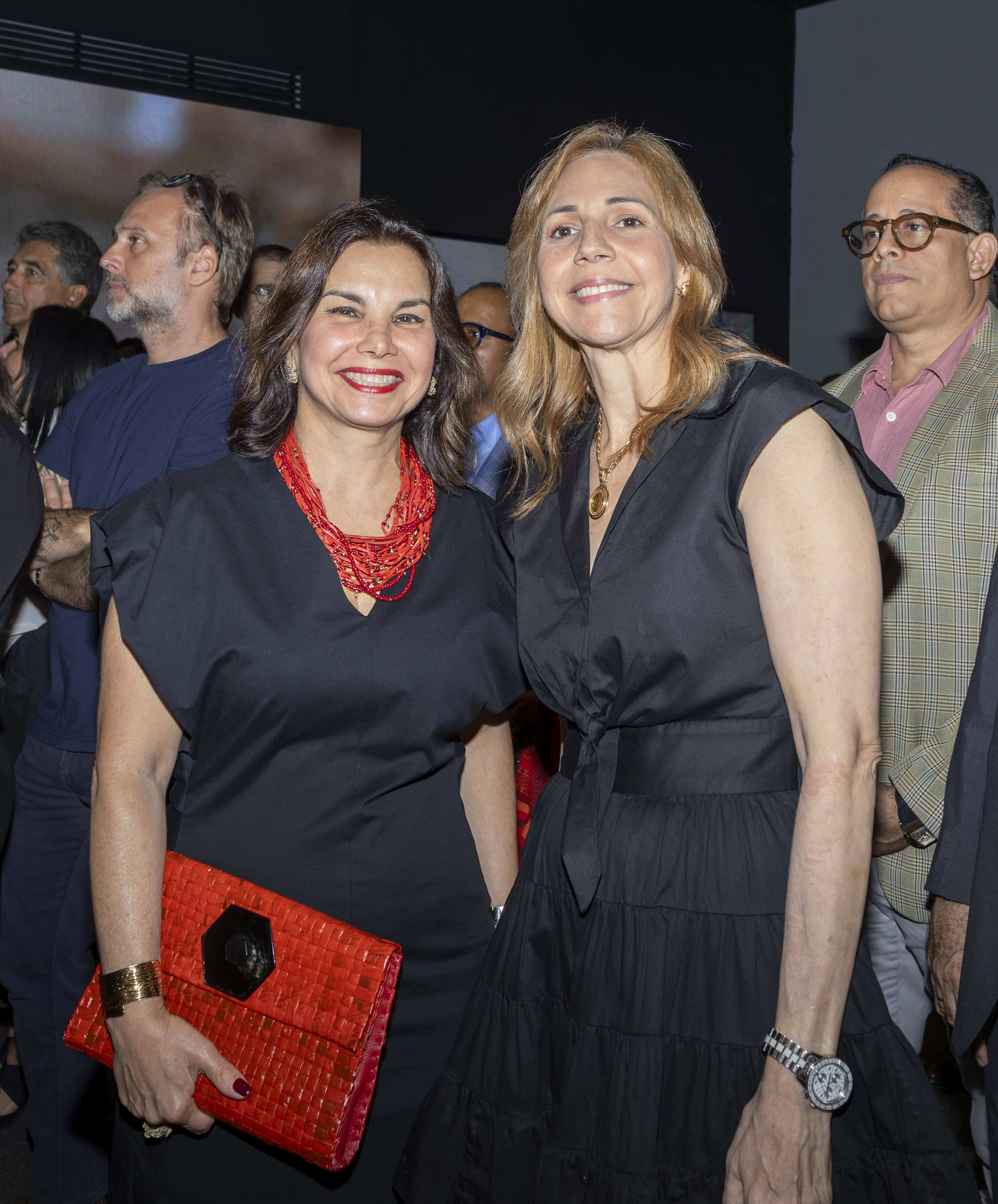 Mary Frances Attías y Alexia Morales.