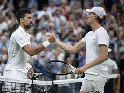 Novak Djokovic y Jannik Sinner avanzan a cuartos en Wimbledon