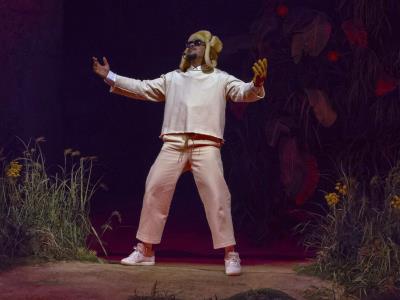 PETA denuncia Bad Bunny sube gallinas en su residencia en el Choli