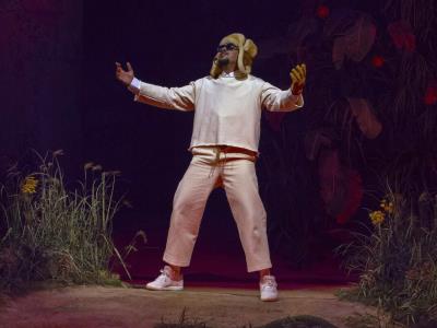 PETA denuncia que Bad Bunny sube gallinas en su residencia en el Choli