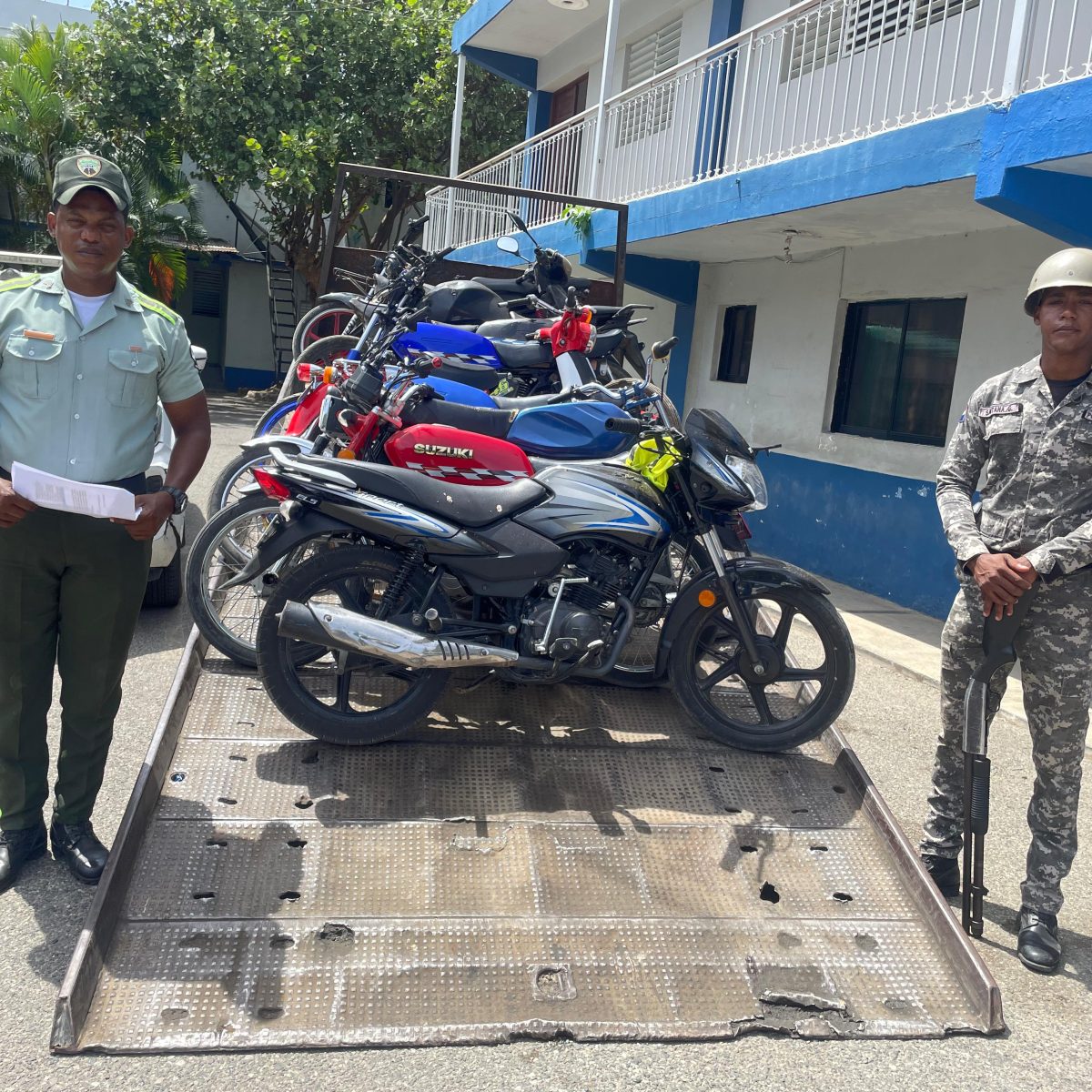 PN retiene 20 motocicletas y 12 personas por carreras clandestinas en SPM