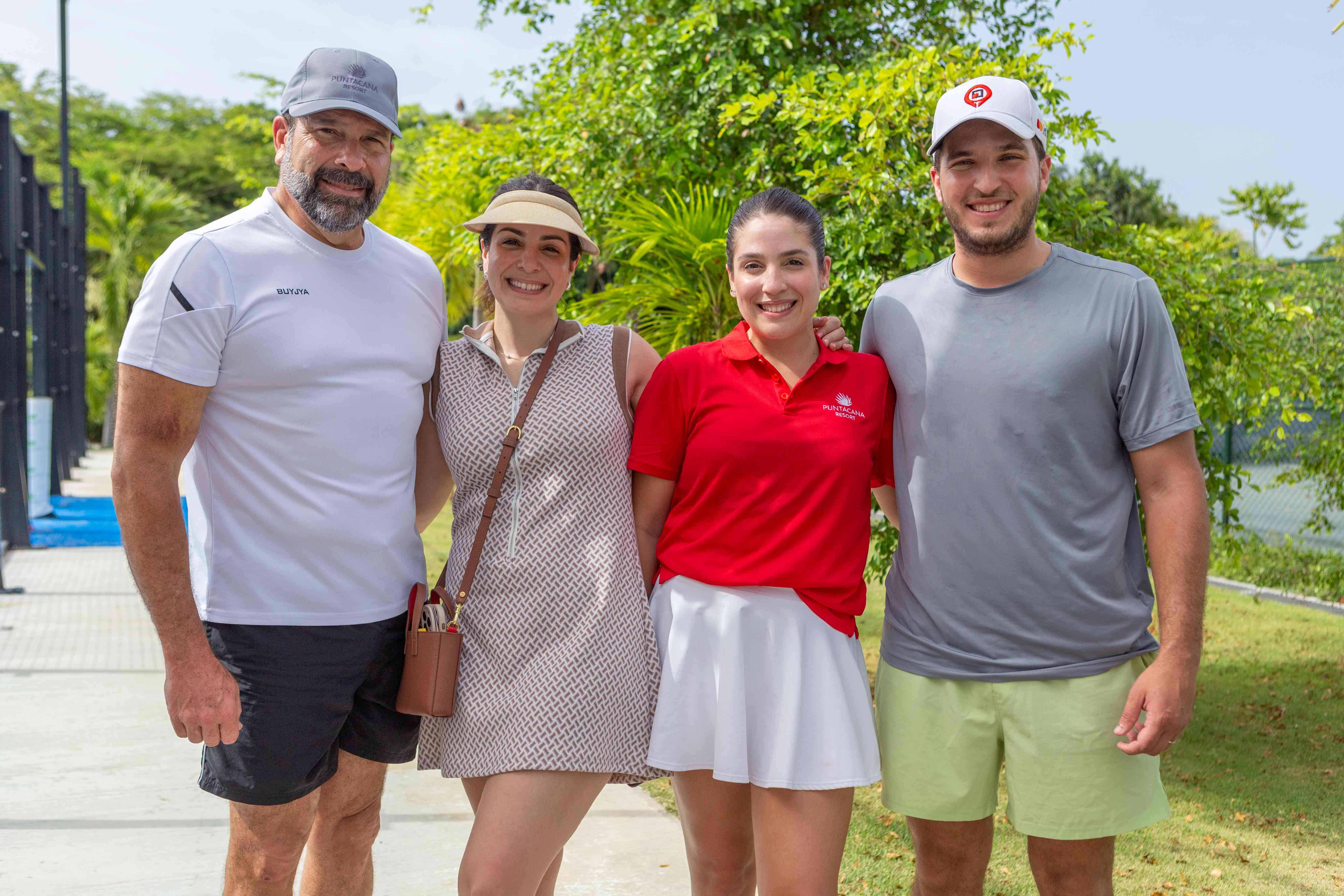 Francisco Izquierdo, Francesca Izquierdo, María José Izquierdo y Bolívar Batista.