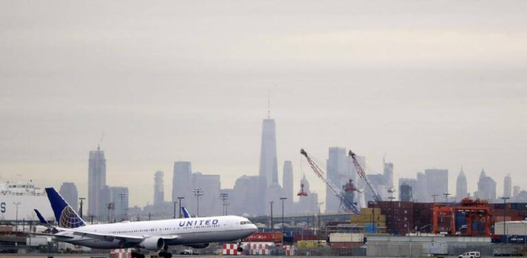 Quince heridos al estrellarse un avión pequeño en Nueva Jersey