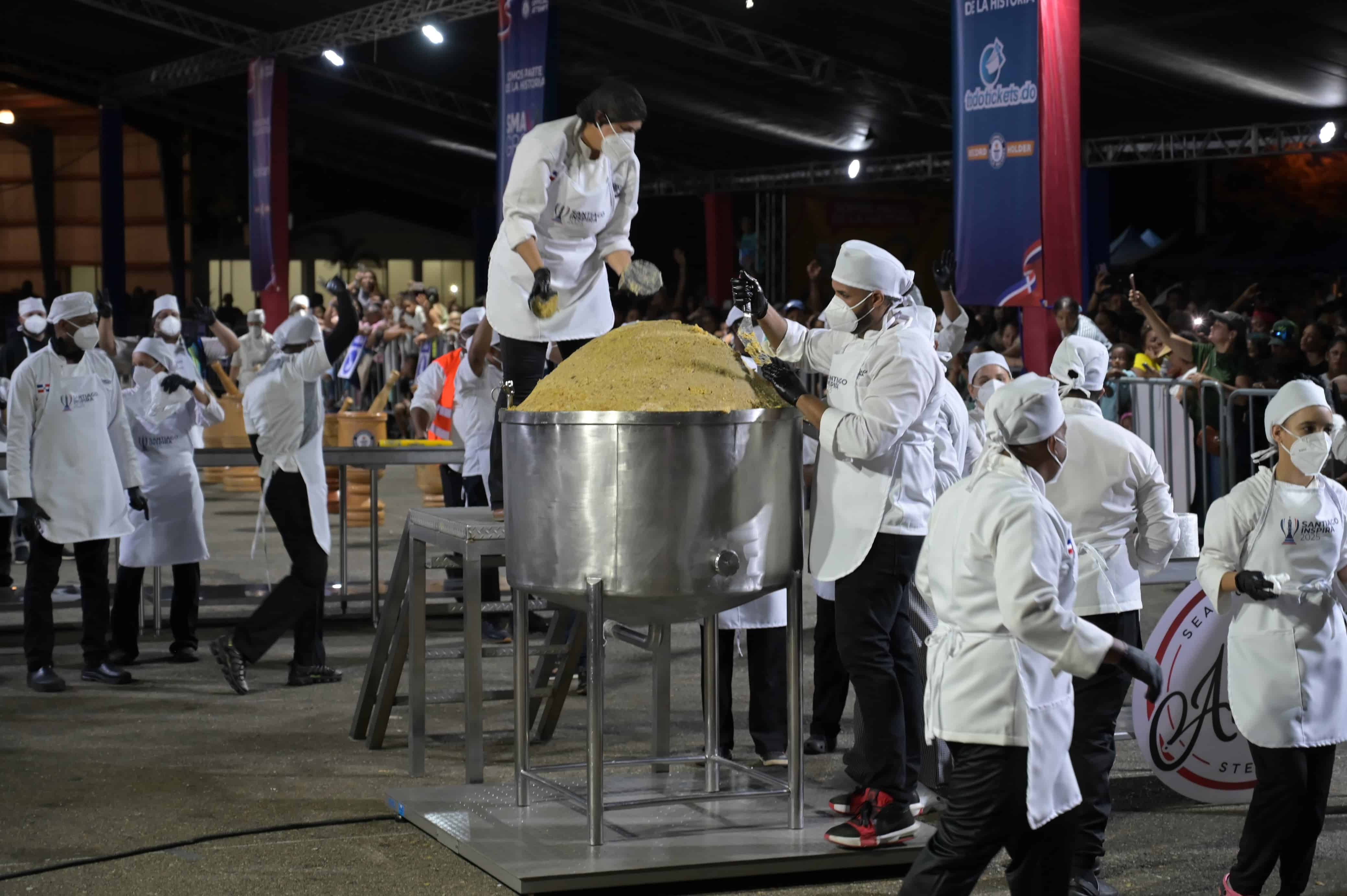 El mofongo pesó 560 kilos, equivalente a 1,234 libras, superando ampliamente el mínimo de 200 kilogramos requeridos por Guinness para esta categoría.