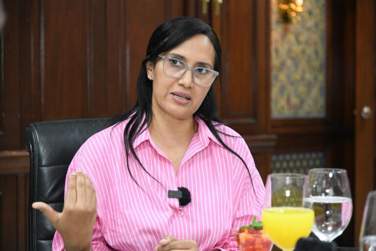 Restricciones de giros a izquierda iniciarán de forma gradual este fin de semana, aclara Intrant