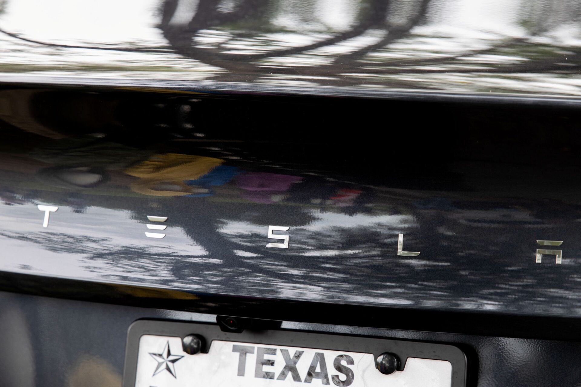 Samsung cierra con Tesla el mayor contrato de chips para autos en su historia