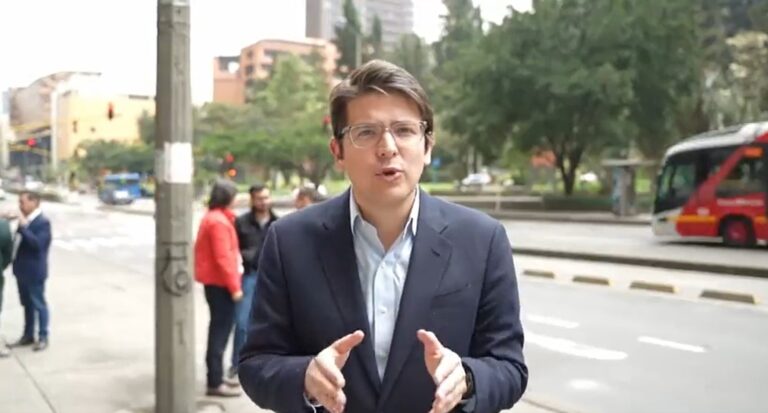 Senador Uribe Turbay lidera intención del voto en Colombia, un mes después del atentado