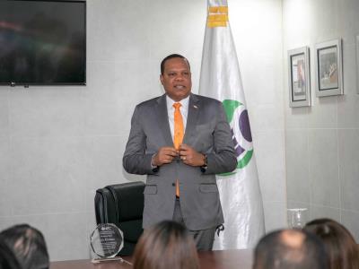 Serán sancionados los comercios que vendan útiles escolares de Inabie