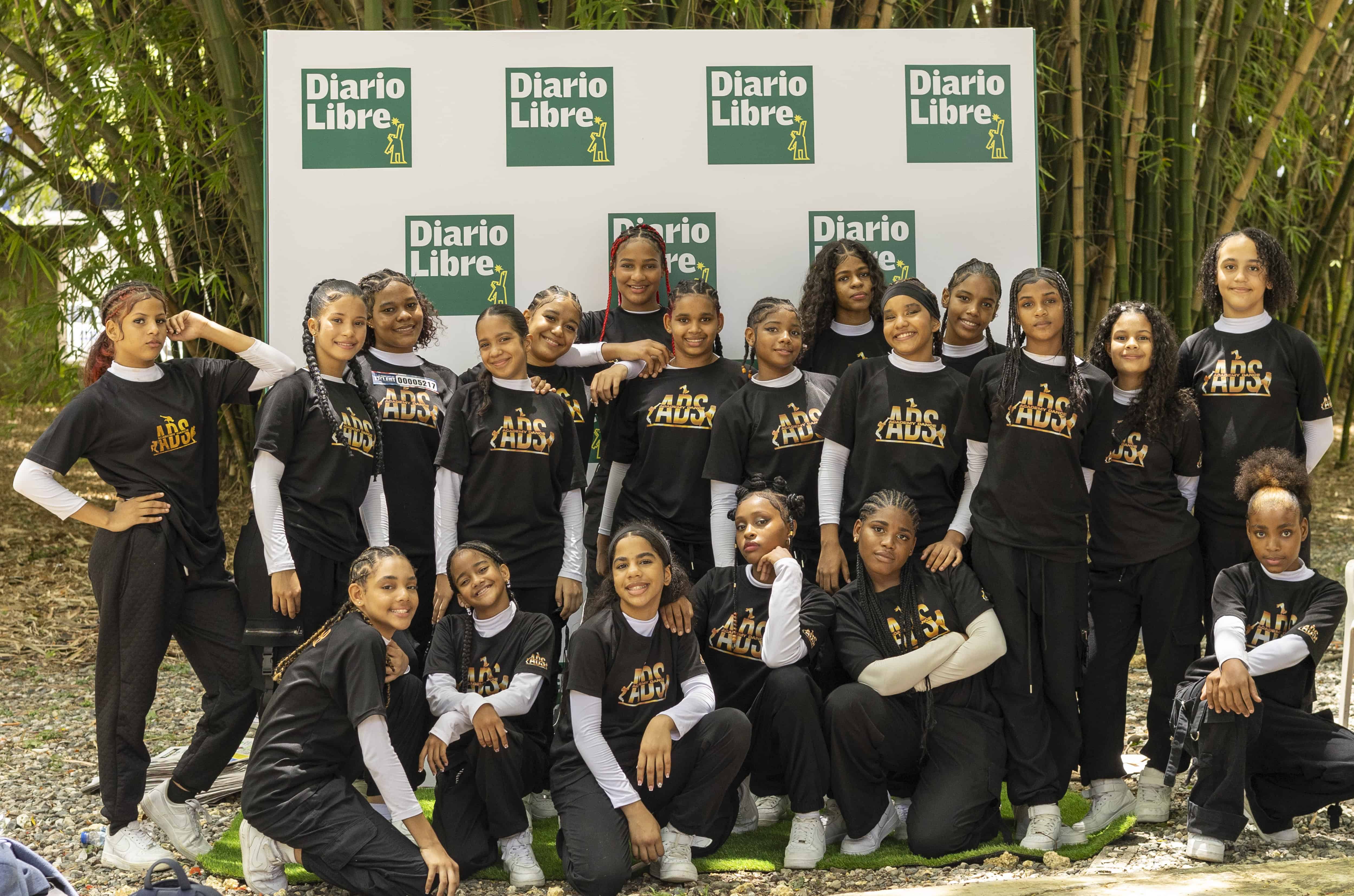Una jornada llena de  cantantes, bailarines e ilusionistas.