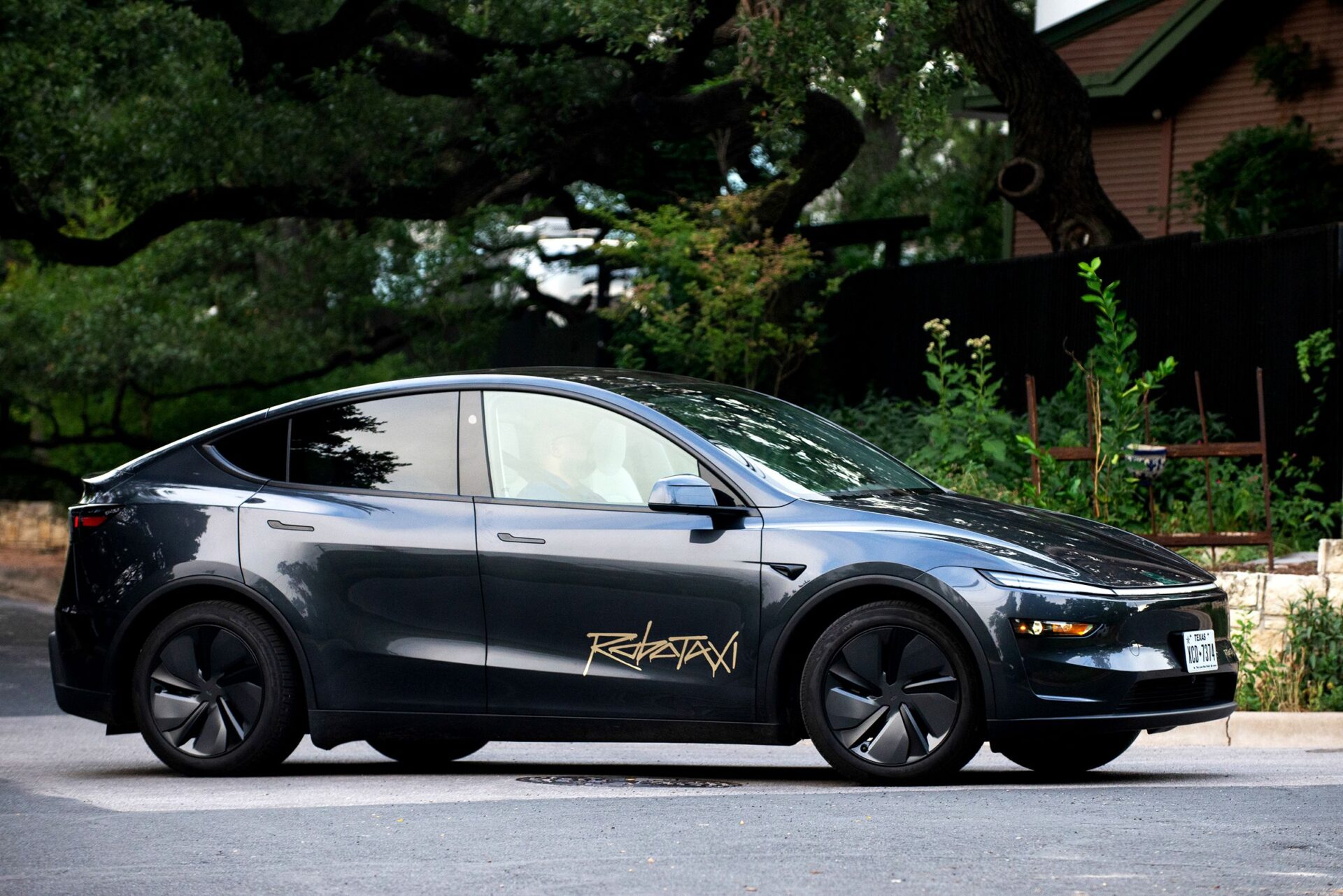 Tesla despliega un servicio de taxi en San Francisco, pero no con robotaxis