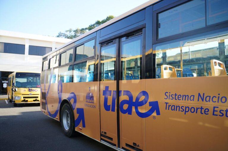 Trae se reunirá con colegios privados para integrar transporte estudiantil al sistema público