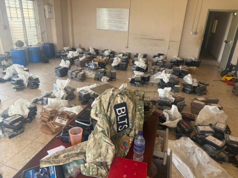 Tres muertos y 1,045 kilos de cocaína incautados en una operación antidrogas en Haití